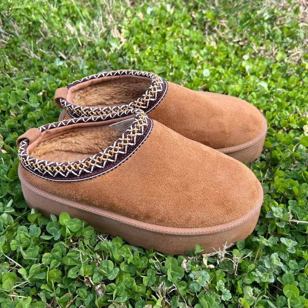 Olivia & Kate Girls Red Tan Fuzzy Lined Faux Suede Slip on Clog Size Youth 1